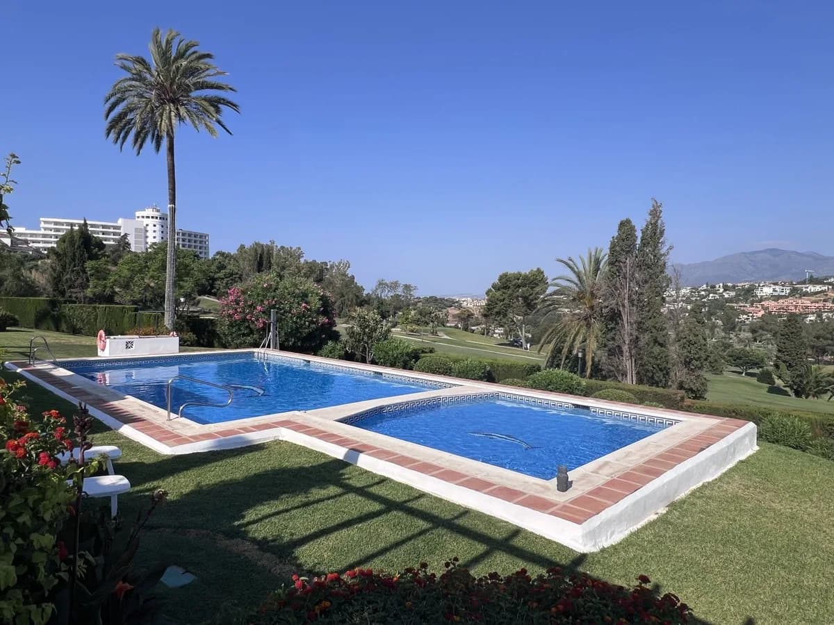 3 Bedroom Townhouse for Sale in El Paraiso, Málaga - Image 3