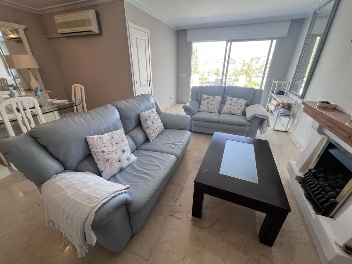 3 Bedroom Townhouse for Sale in El Paraiso, Málaga - Image 6