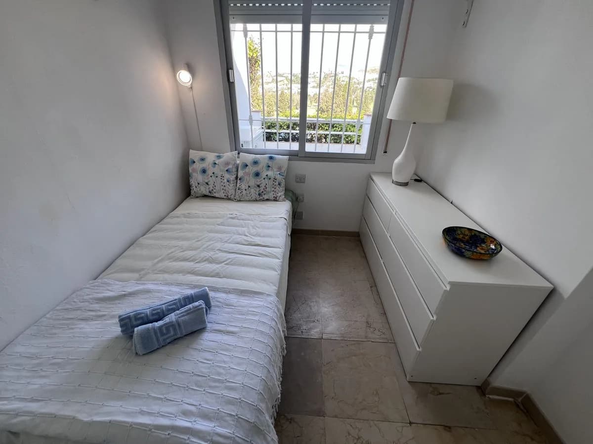 3 Bedroom Townhouse for Sale in El Paraiso, Málaga - Image 8