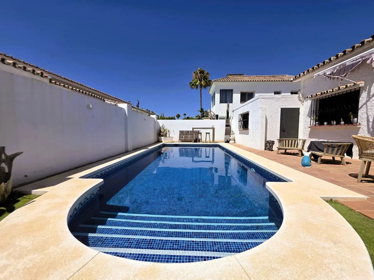 3 Bedroom Detached Villa for Sale in Estepona, Málaga - Image 2