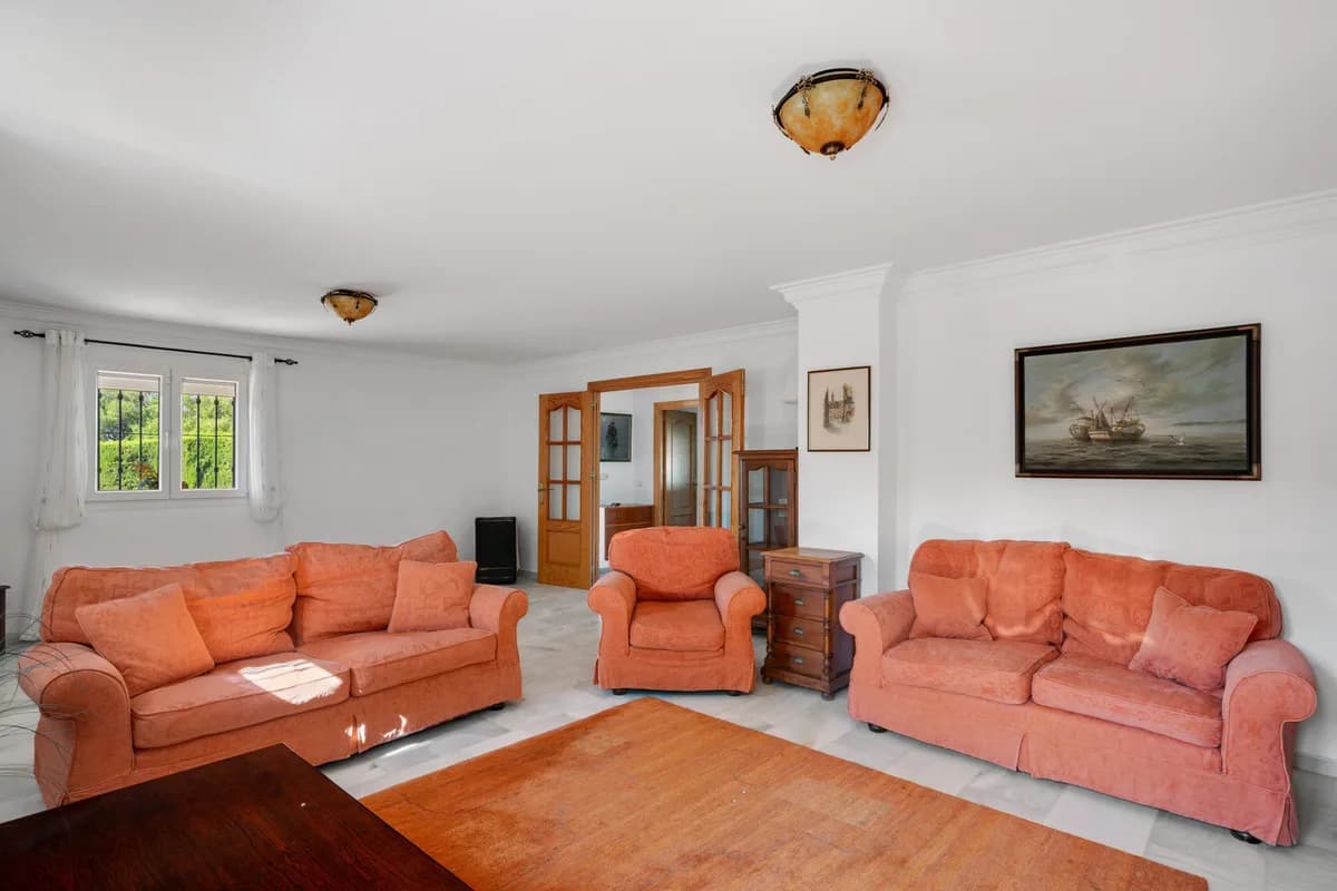 4 Bedroom Detached Villa for Sale in Estepona, Málaga - Image 4