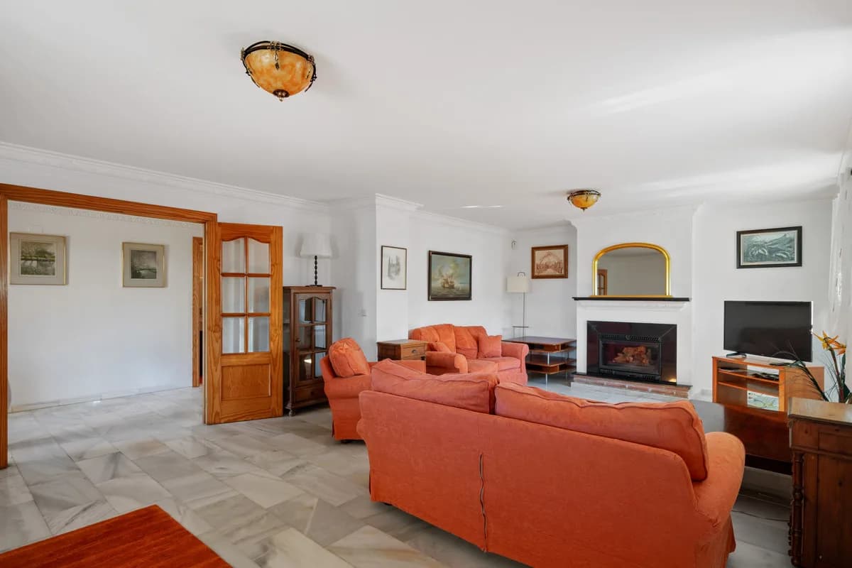 4 Bedroom Detached Villa for Sale in Estepona, Málaga - Image 8