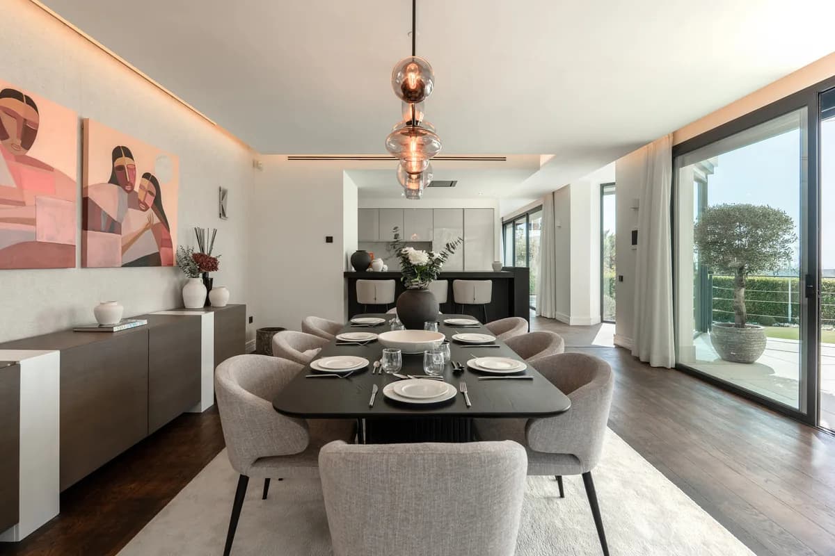 6 Bedroom Detached Villa for Sale in Los Flamingos, Málaga - Image 2
