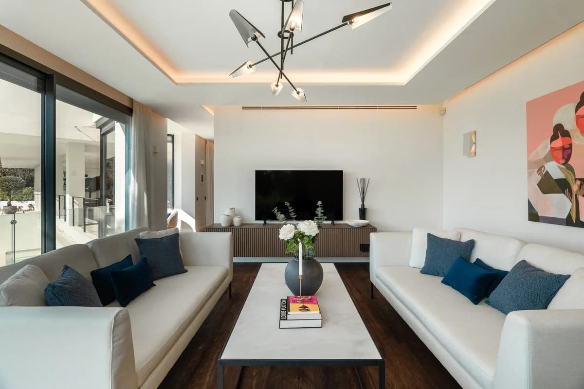 6 Bedroom Detached Villa for Sale in Los Flamingos, Málaga - Image 3