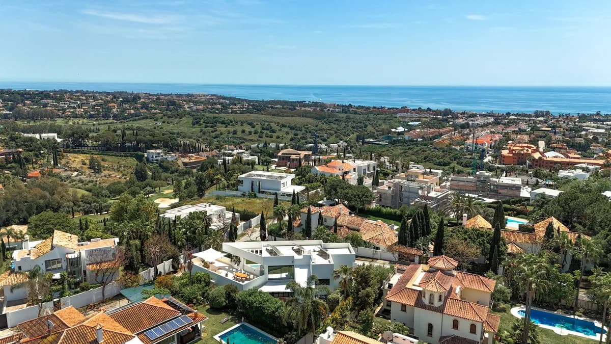 6 Bedroom Detached Villa for Sale in Los Flamingos, Málaga - Image 8