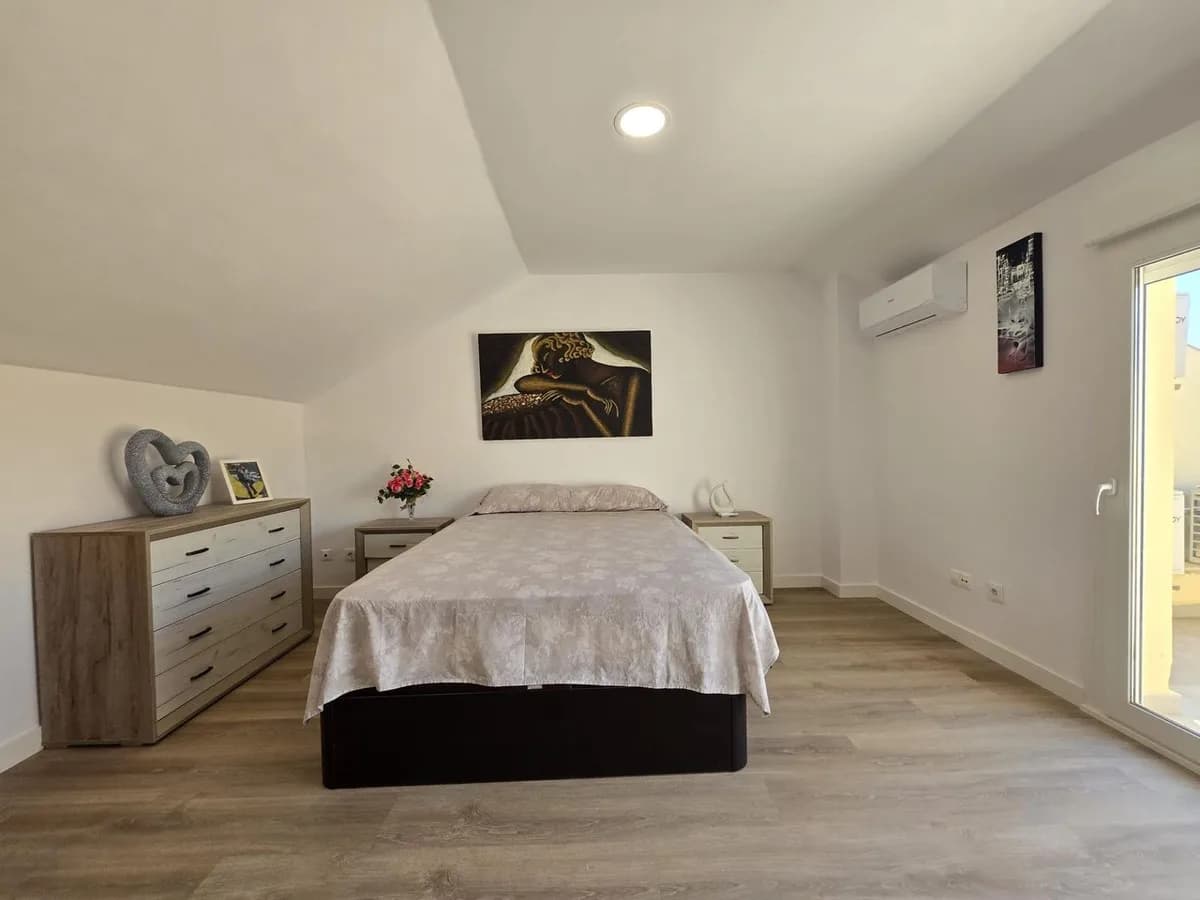 4 Bedroom Townhouse for Sale in Los Boliches, Málaga - Image 6
