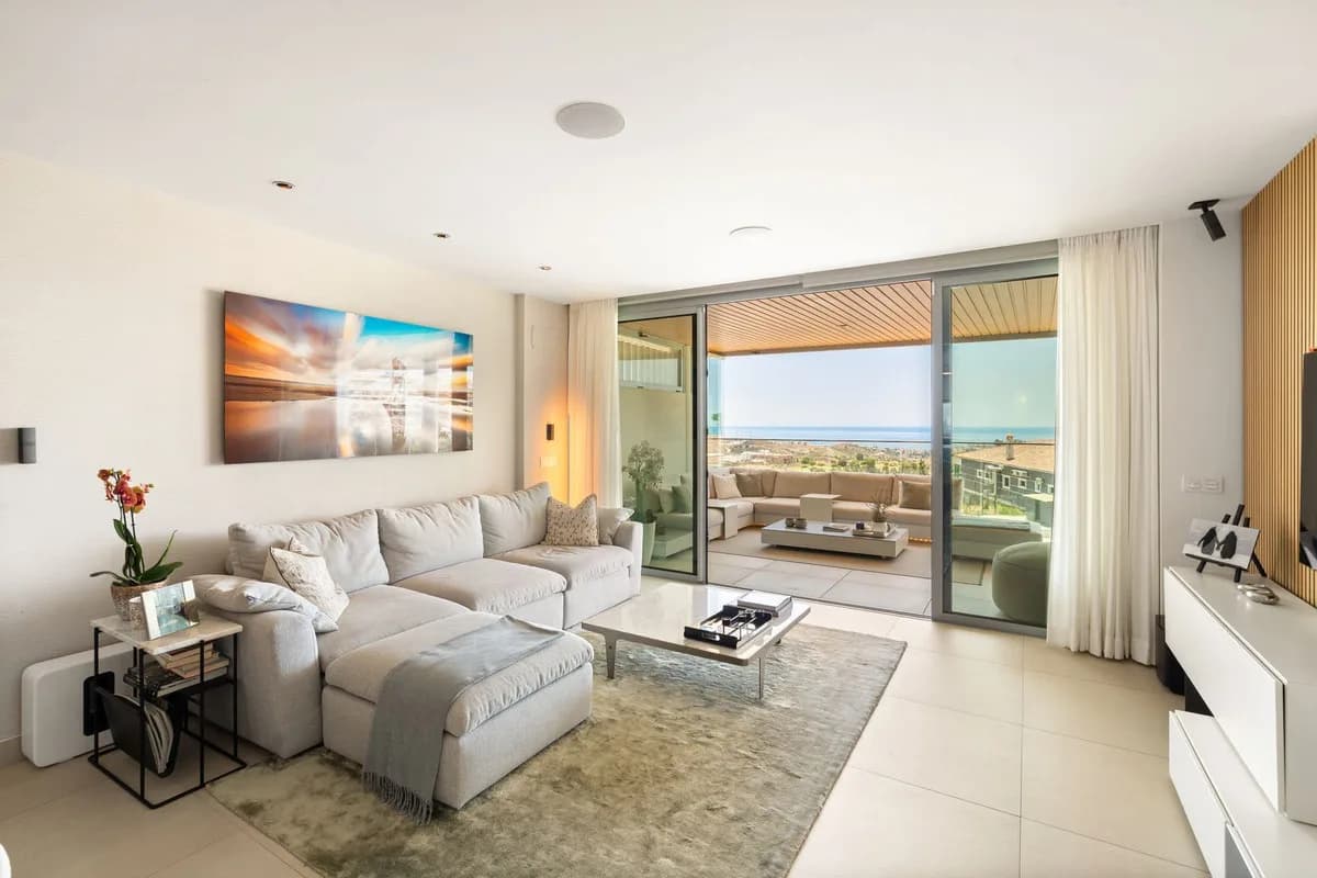 2 Bedroom Middle Floor Apartment for Sale in Calanova Golf, Málaga - Image 4