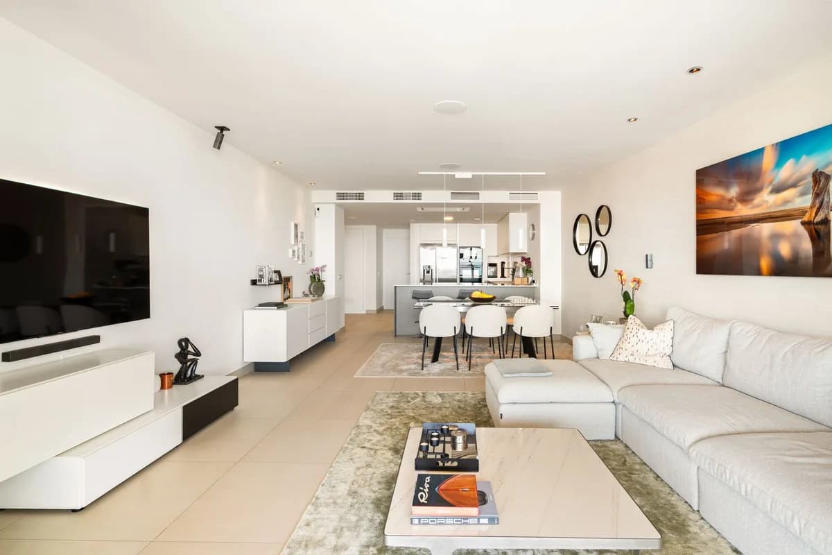 2 Bedroom Middle Floor Apartment for Sale in Calanova Golf, Málaga - Image 5