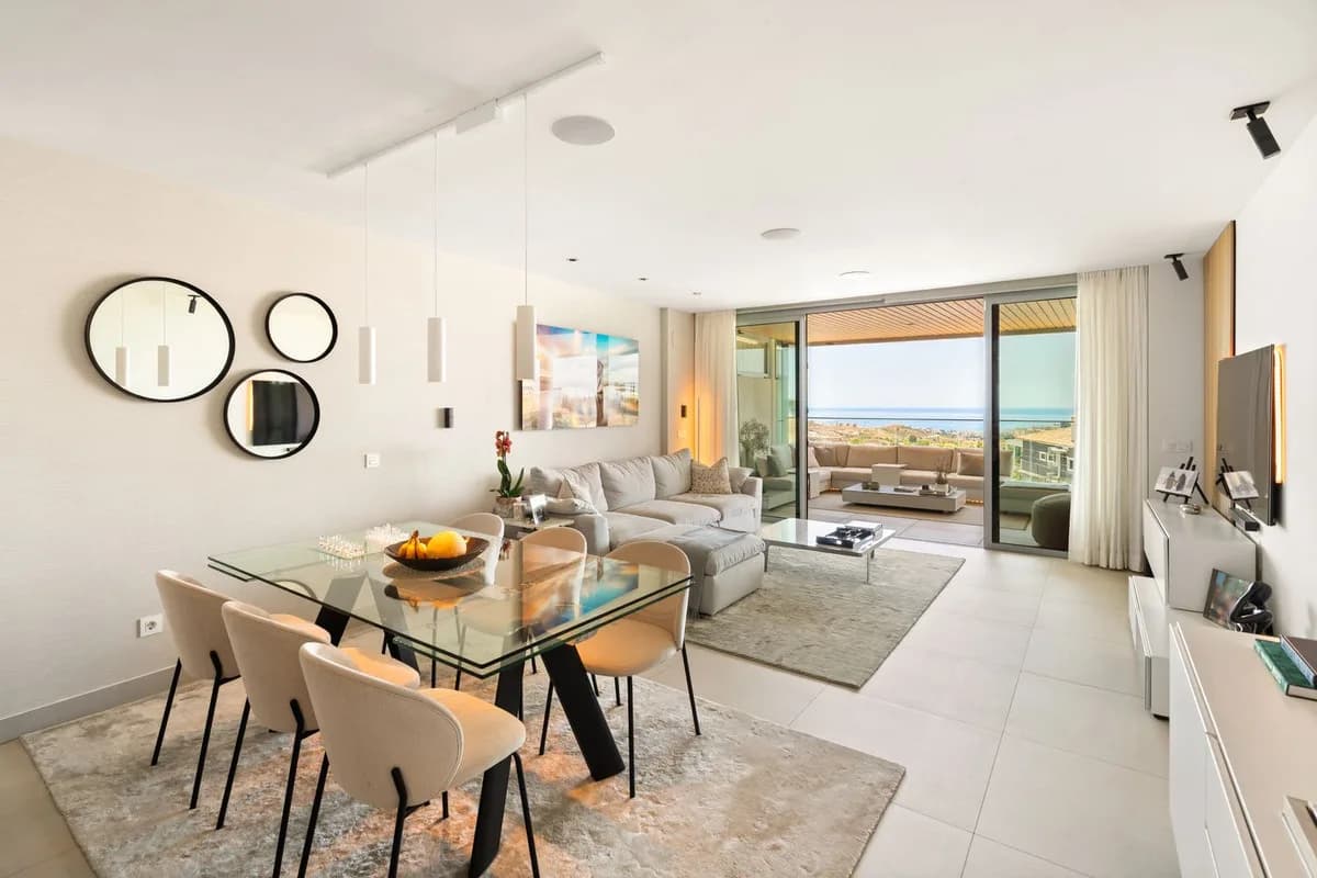 2 Bedroom Middle Floor Apartment for Sale in Calanova Golf, Málaga - Image 6