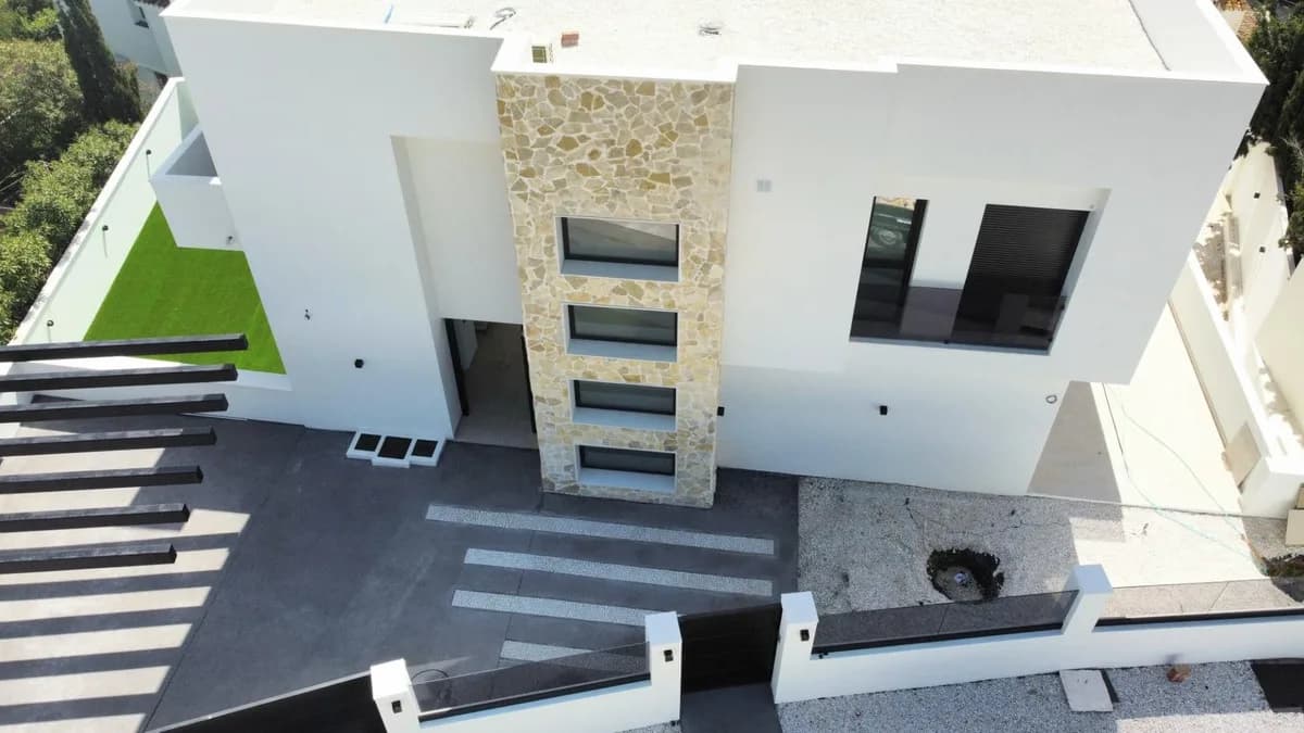 3 Bedroom Detached Villa for Sale in Riviera del Sol, Málaga - Image 7