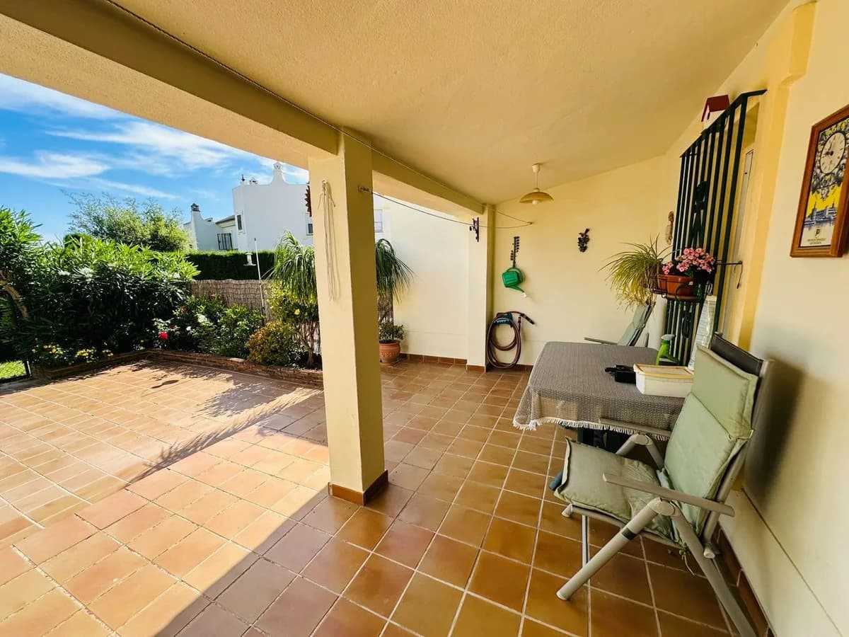 2 Bedroom Townhouse for Sale in Sierrezuela, Málaga - Image 3