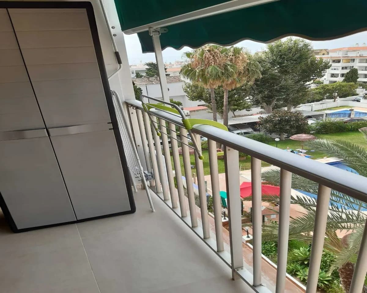 Top Floor Studio for Sale in La Carihuela, Málaga - Image 9