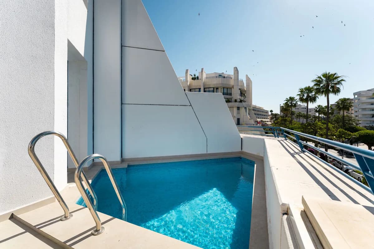 3 Bedroom Duplex for Sale in Marbella, Málaga - Image 8
