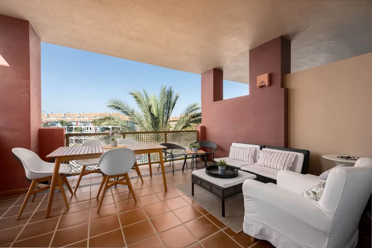 3 Bedroom Middle Floor Apartment for Sale in Sotogrande Marina, Cádiz - Image 4