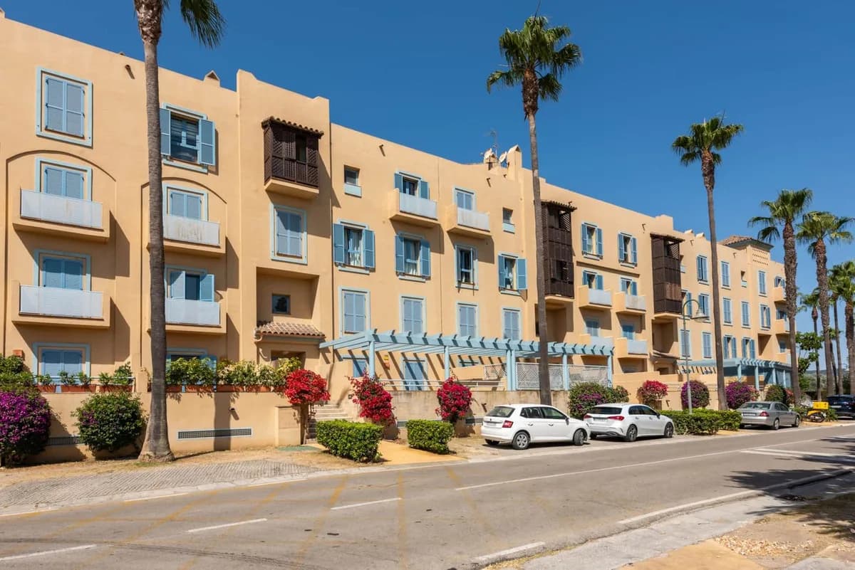 3 Bedroom Middle Floor Apartment for Sale in Sotogrande Marina, Cádiz - Image 5