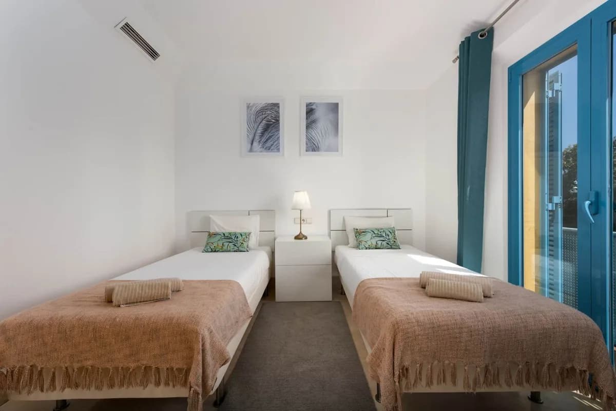 3 Bedroom Middle Floor Apartment for Sale in Sotogrande Marina, Cádiz - Image 6