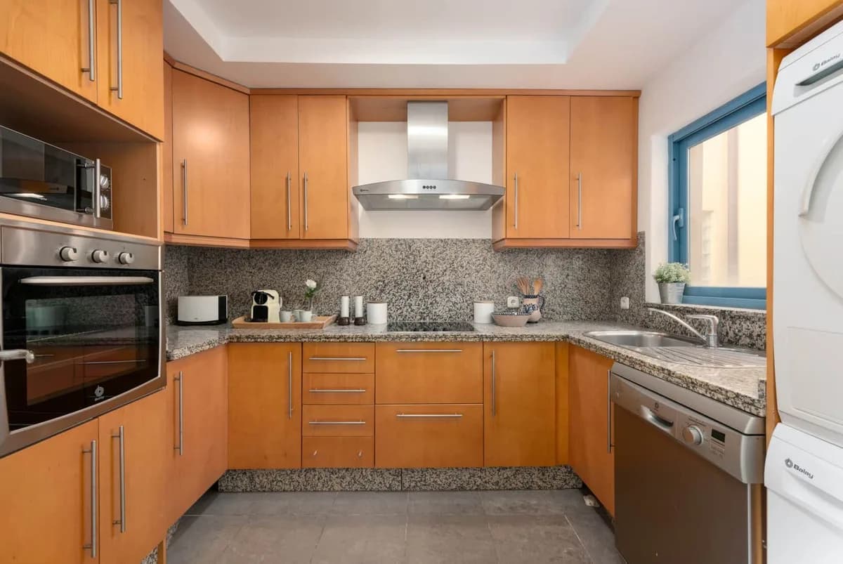 3 Bedroom Middle Floor Apartment for Sale in Sotogrande Marina, Cádiz - Image 9