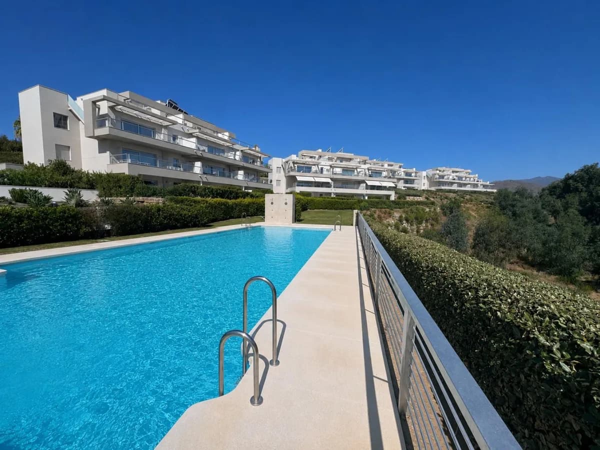 3 Bedroom Middle Floor Apartment for Sale in La Cala Golf, Málaga - Image 2