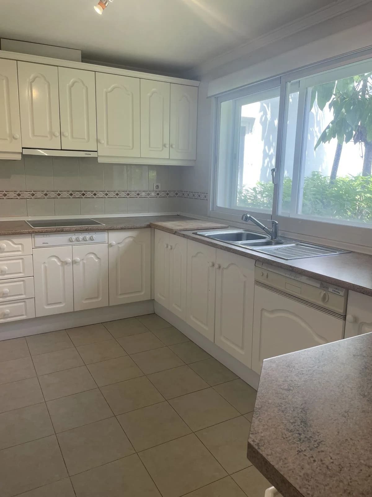 3 Bedroom Townhouse for Sale in Estepona, Málaga - Image 8