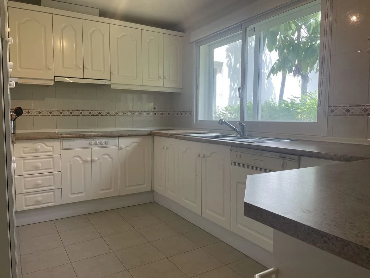 3 Bedroom Townhouse for Sale in Estepona, Málaga - Image 9