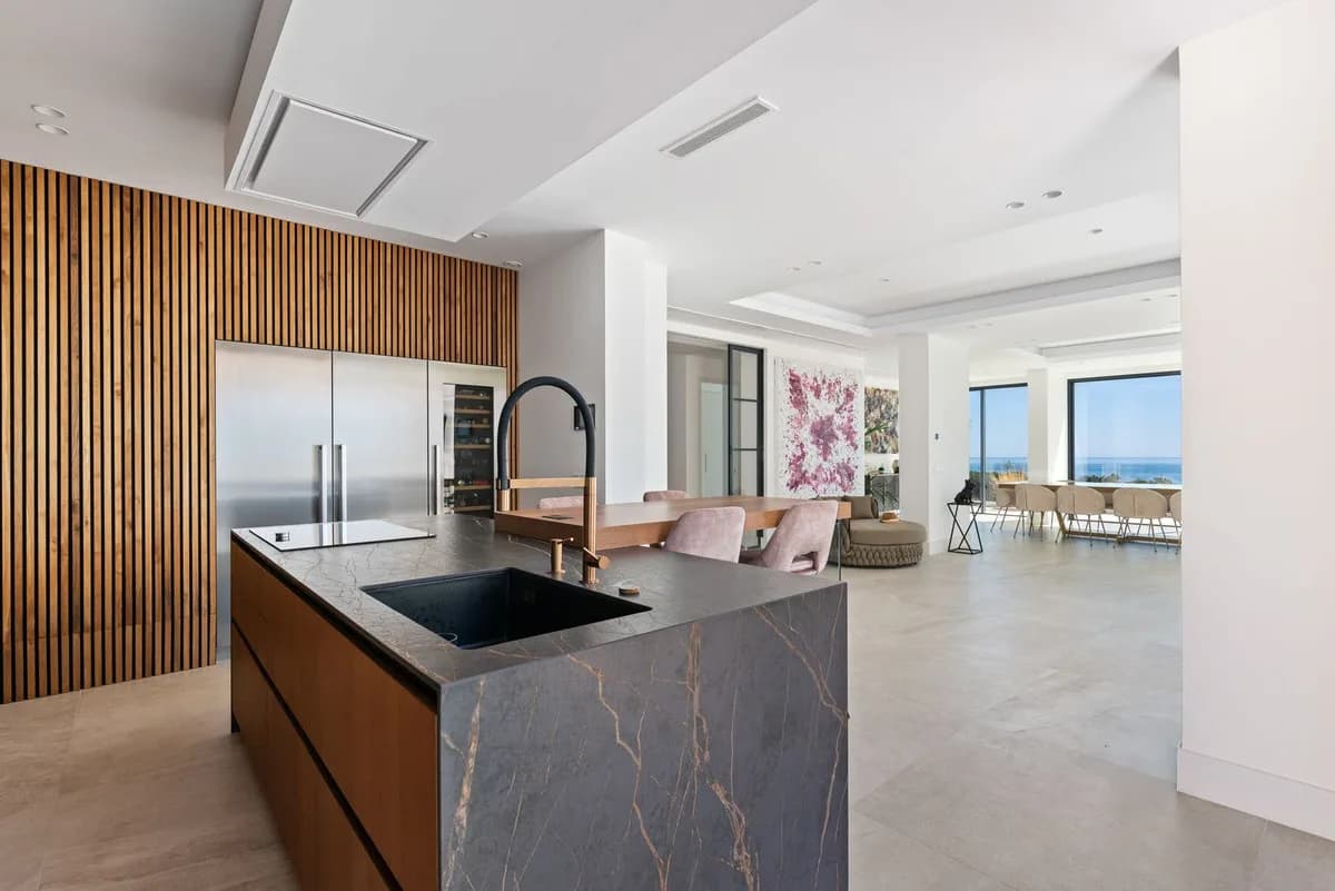 4 Bedroom Detached Villa for Sale in Marbella, Málaga - Image 6