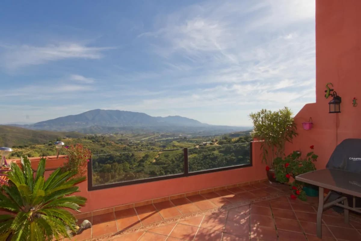 2 Bedroom Middle Floor Apartment for Sale in La Mairena, Málaga - Image 4