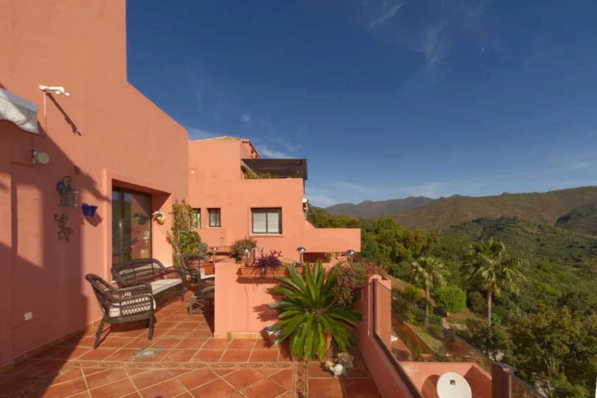 2 Bedroom Middle Floor Apartment for Sale in La Mairena, Málaga - Image 6