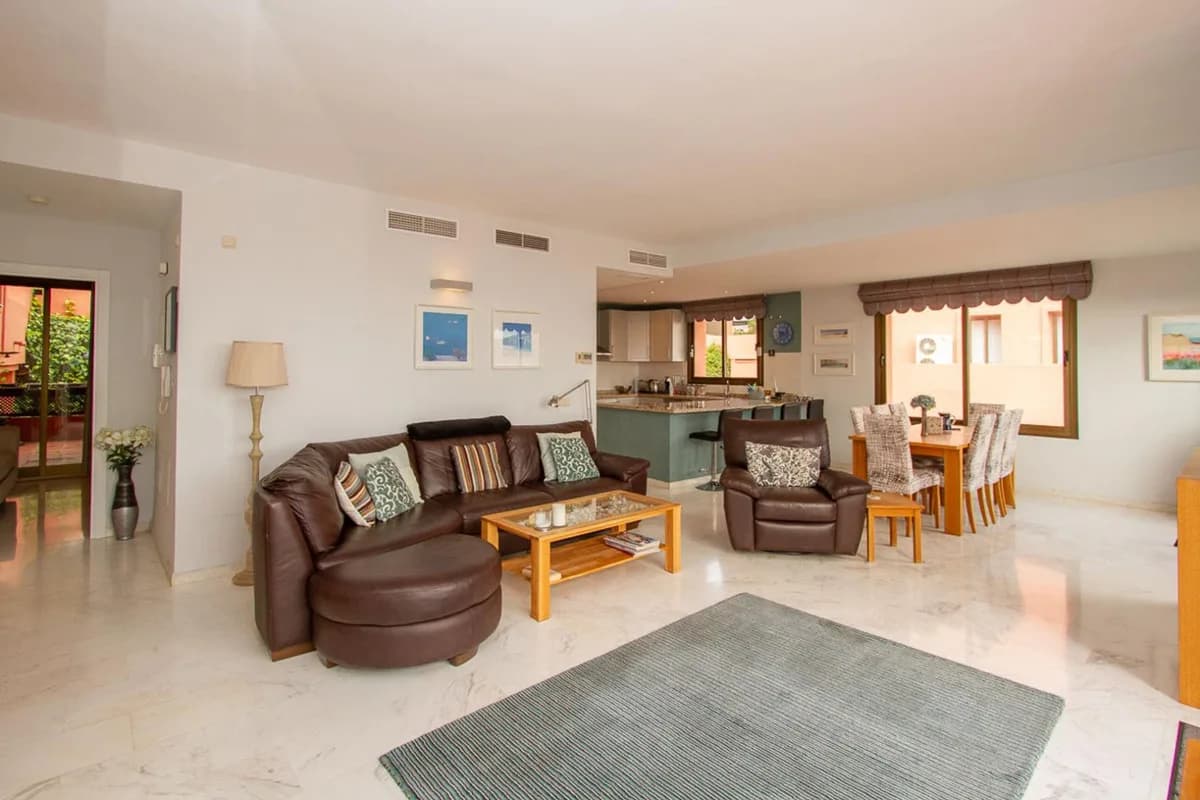 2 Bedroom Middle Floor Apartment for Sale in La Mairena, Málaga - Image 8