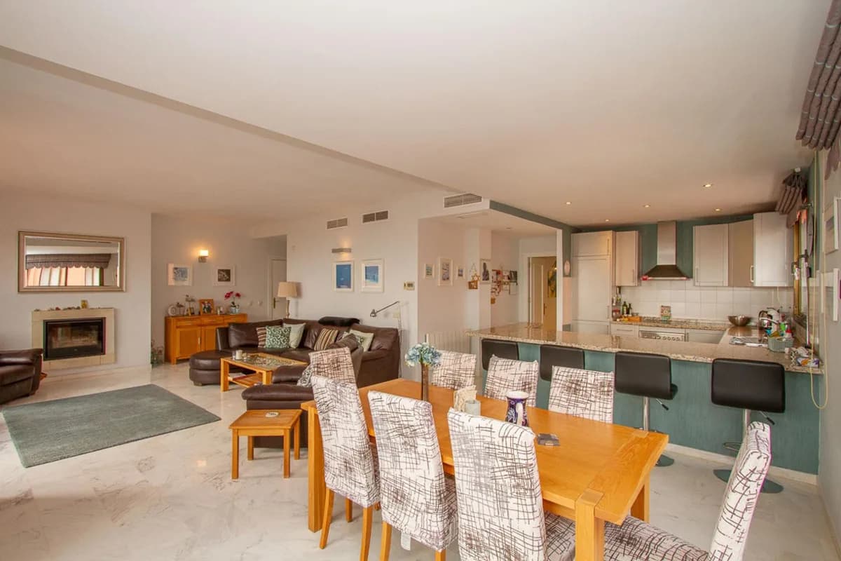2 Bedroom Middle Floor Apartment for Sale in La Mairena, Málaga - Image 9
