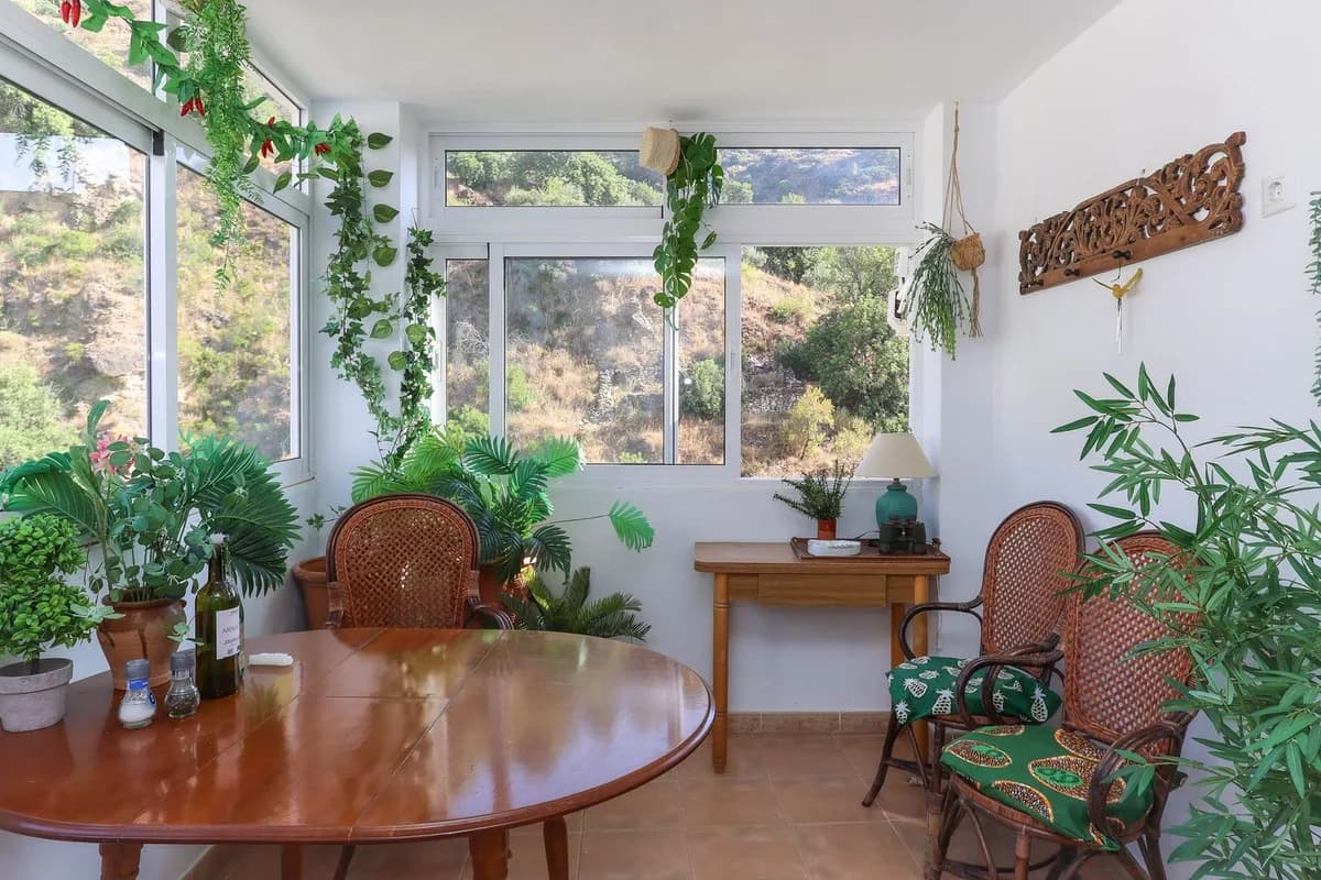 5 Bedroom Townhouse for Sale in Tolox, Málaga