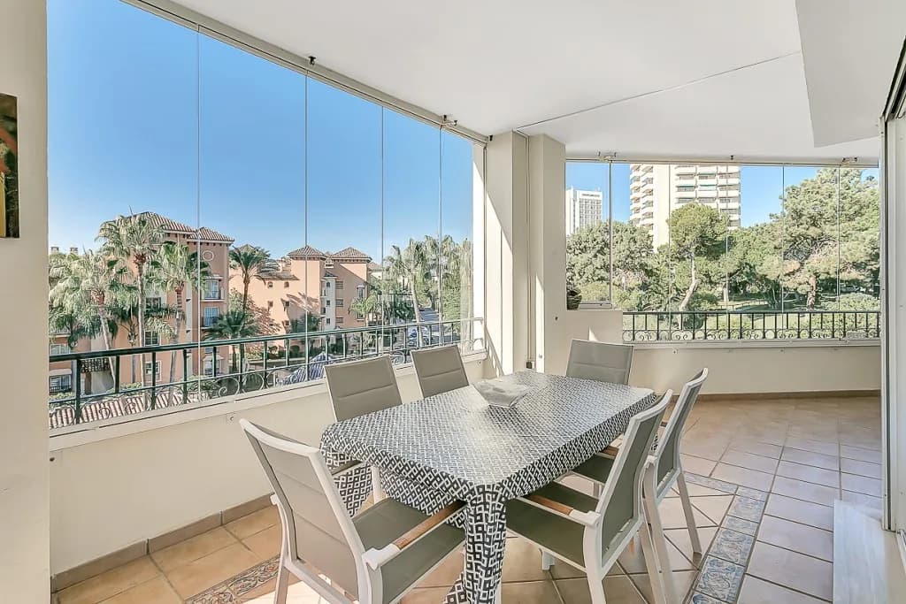 3 Bedroom Middle Floor Apartment for Sale in Marbella, Málaga - Image 8