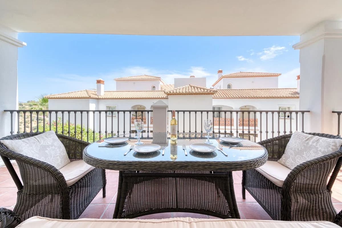 2 Bedroom Ground Floor Apartment for Sale in Calahonda, Málaga - Image 4