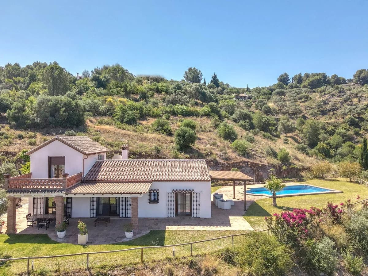 4 Bedroom Detached Villa for Sale in Guaro, Málaga