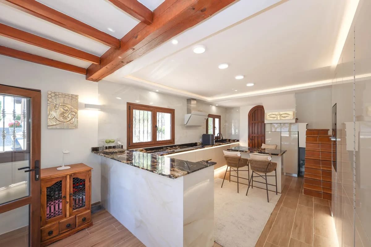 4 Bedroom Detached Villa for Sale in Guaro, Málaga - Image 8