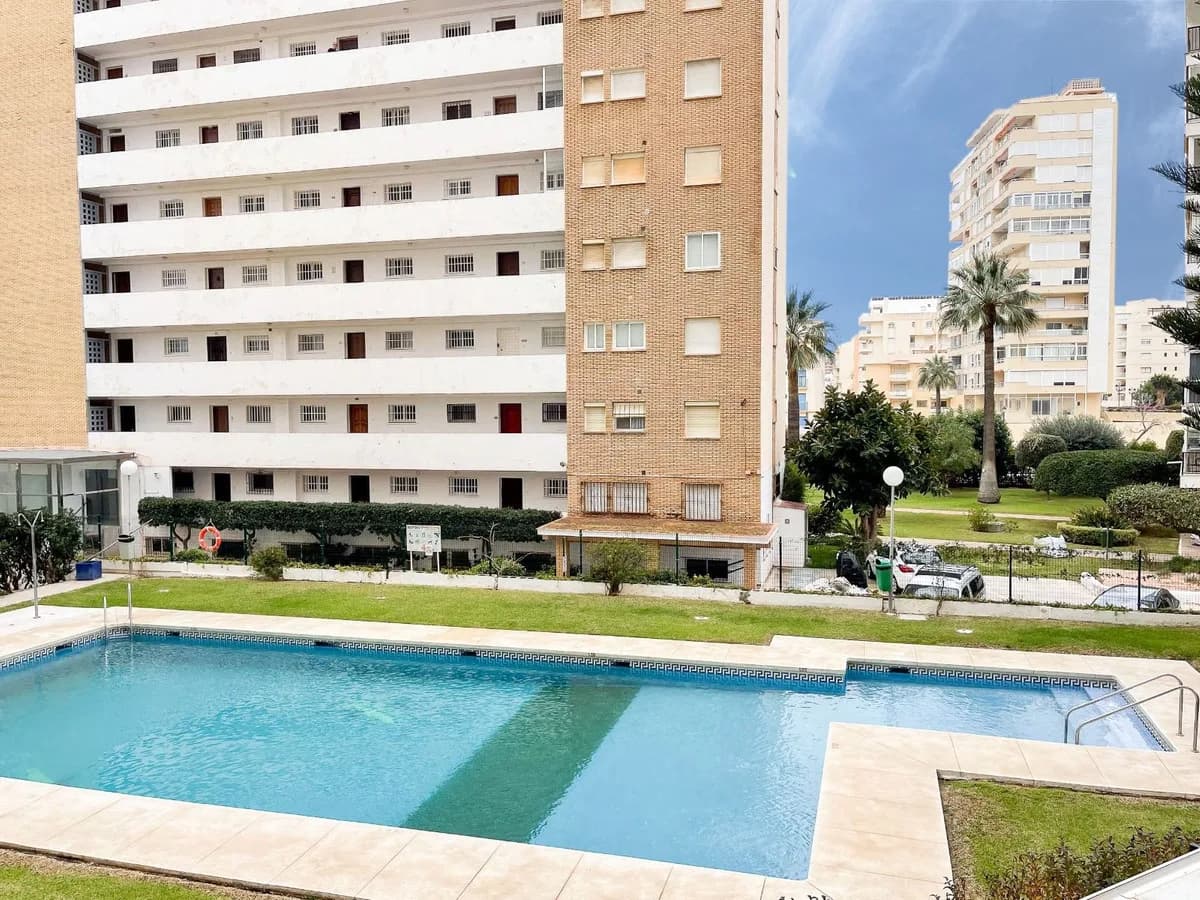 1 Bedroom Middle Floor Apartment for Sale in Fuengirola, Málaga - Image 2