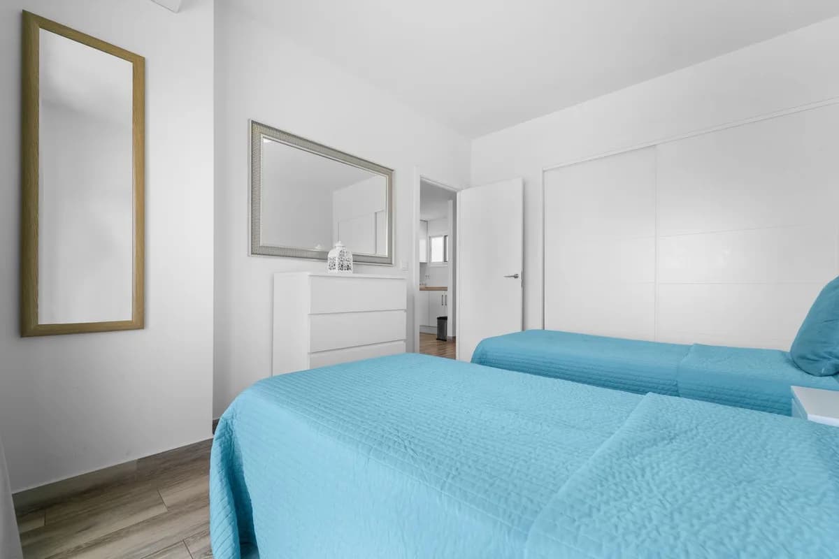 1 Bedroom Middle Floor Apartment for Sale in Fuengirola, Málaga - Image 5