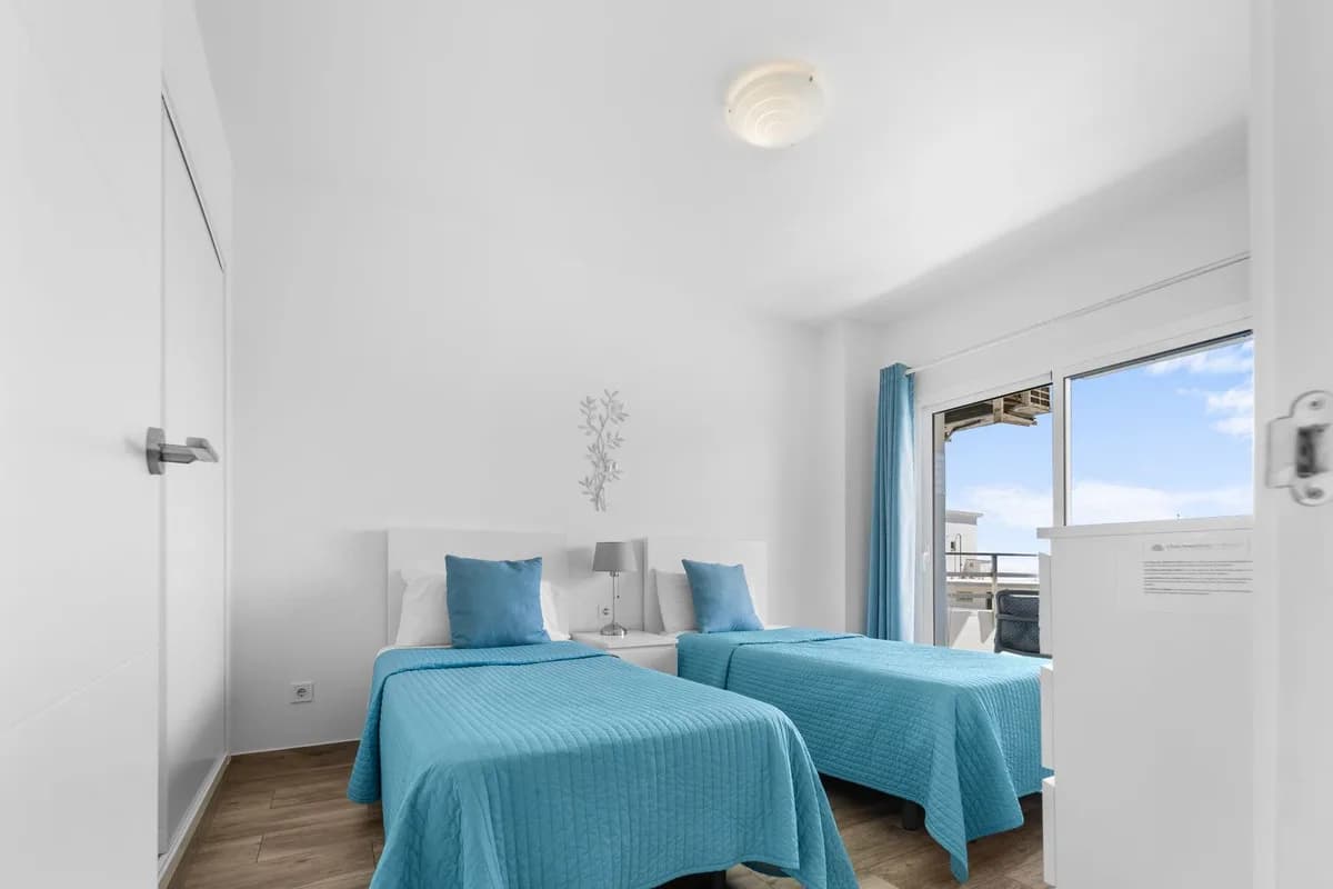 1 Bedroom Middle Floor Apartment for Sale in Fuengirola, Málaga - Image 6