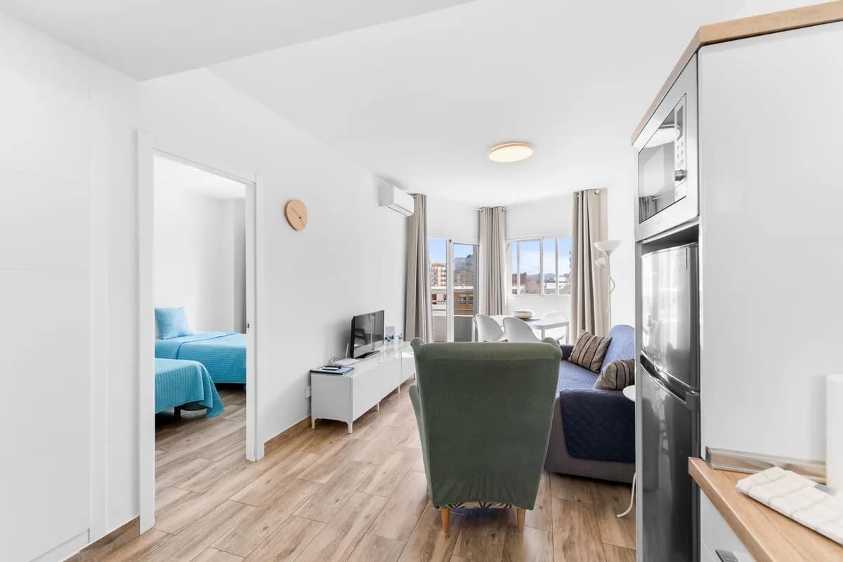 1 Bedroom Middle Floor Apartment for Sale in Fuengirola, Málaga - Image 7