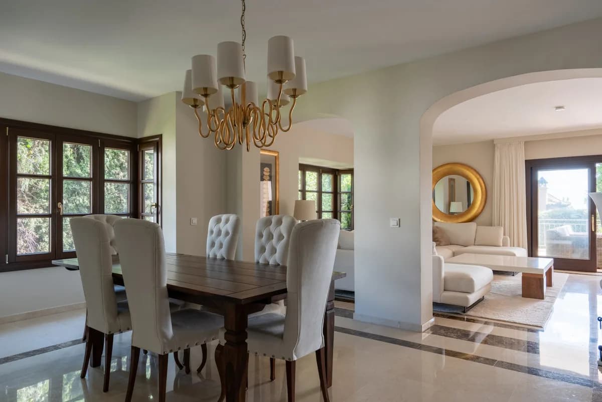 4 Bedroom Detached Villa for Sale in El Rosario, Málaga - Image 9
