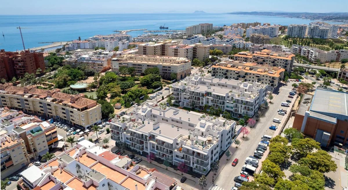 3 Bedroom Middle Floor Apartment for Sale in Estepona, Málaga