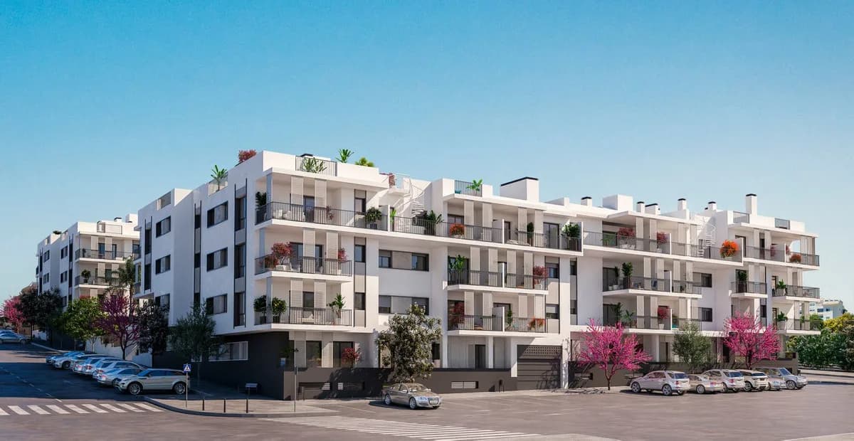 3 Bedroom Middle Floor Apartment for Sale in Estepona, Málaga - Image 7