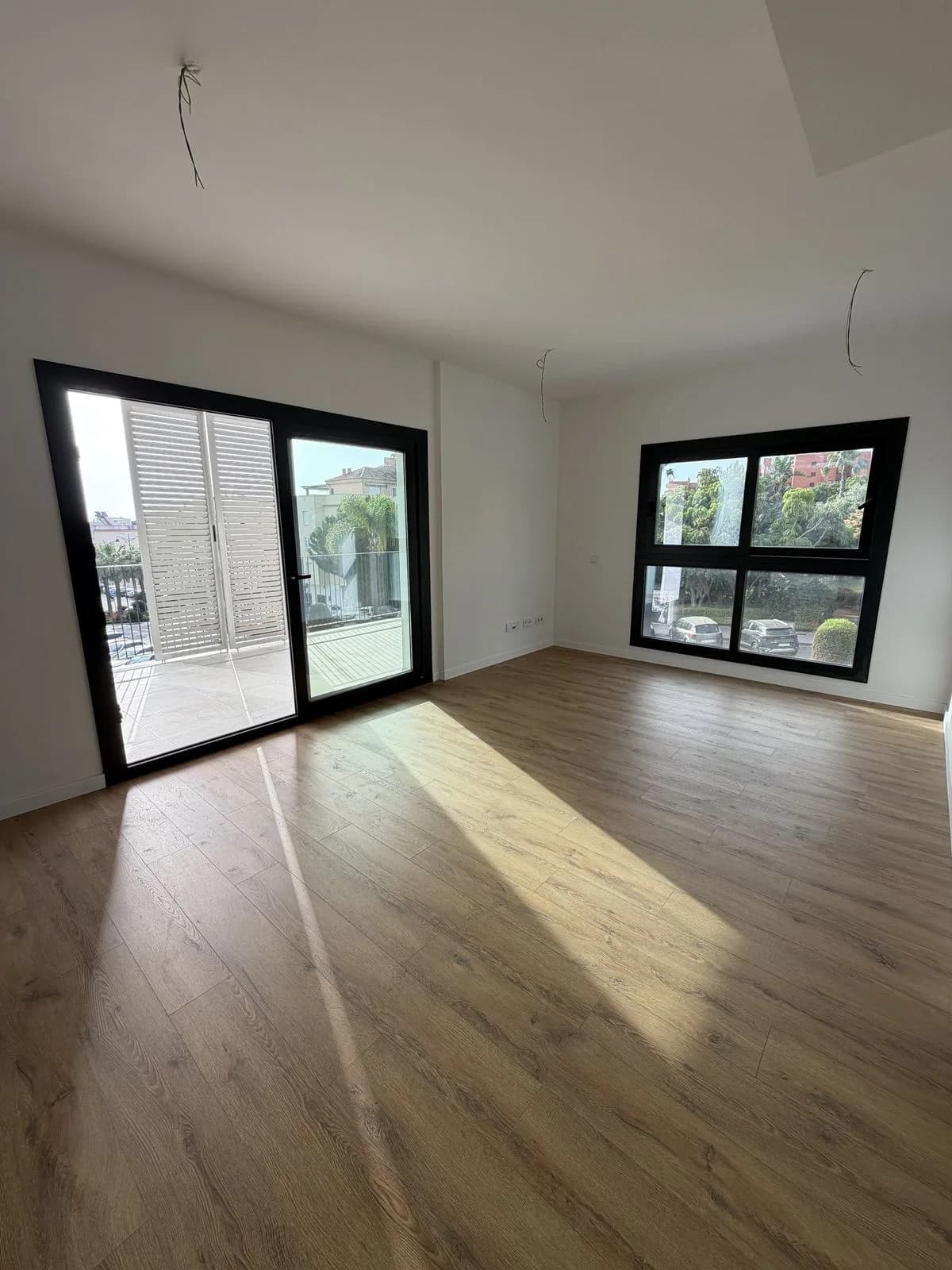 3 Bedroom Middle Floor Apartment for Sale in Estepona, Málaga - Image 9