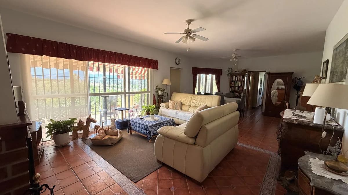 3 Bedroom Finca - Cortijo for Sale in Alhaurín el Grande, Málaga - Image 8