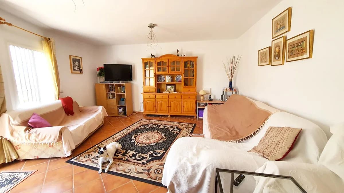 4 Bedroom Detached Villa for Sale in Torreblanca, Málaga - Image 7
