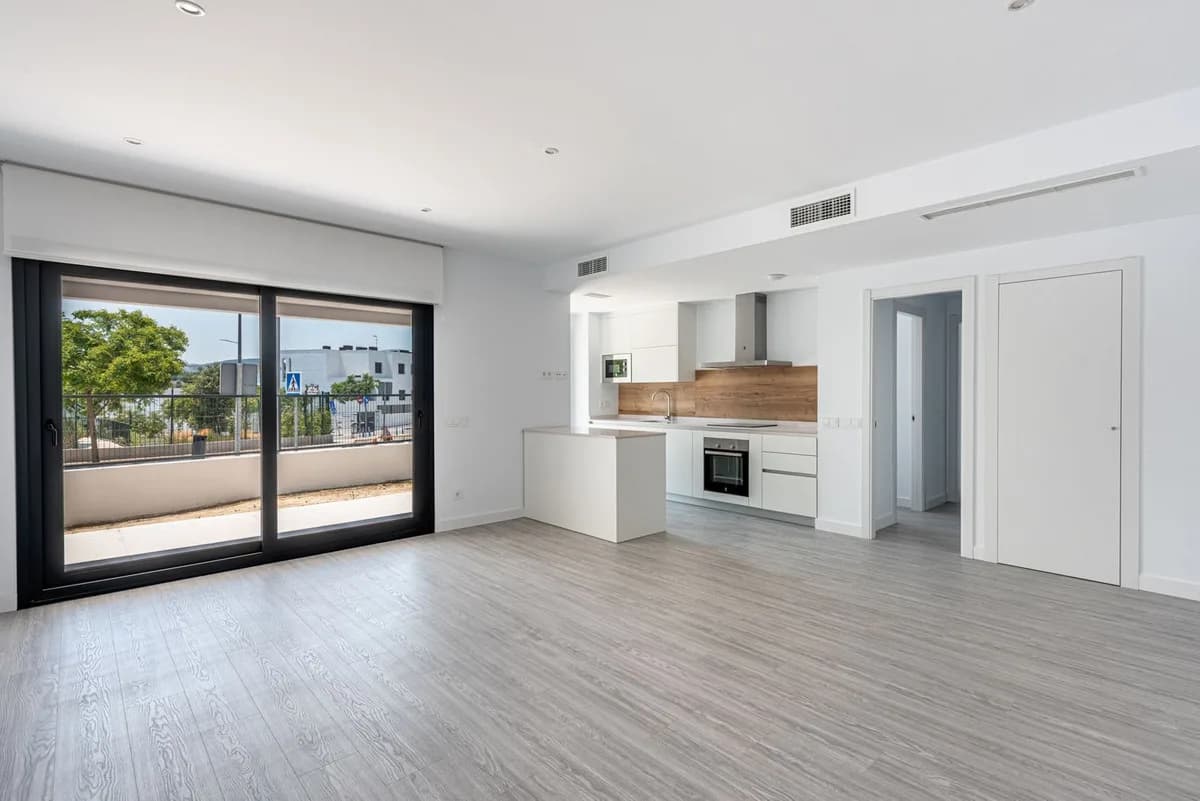 2 Bedroom Ground Floor Apartment for Sale in Estepona, Málaga - Image 4