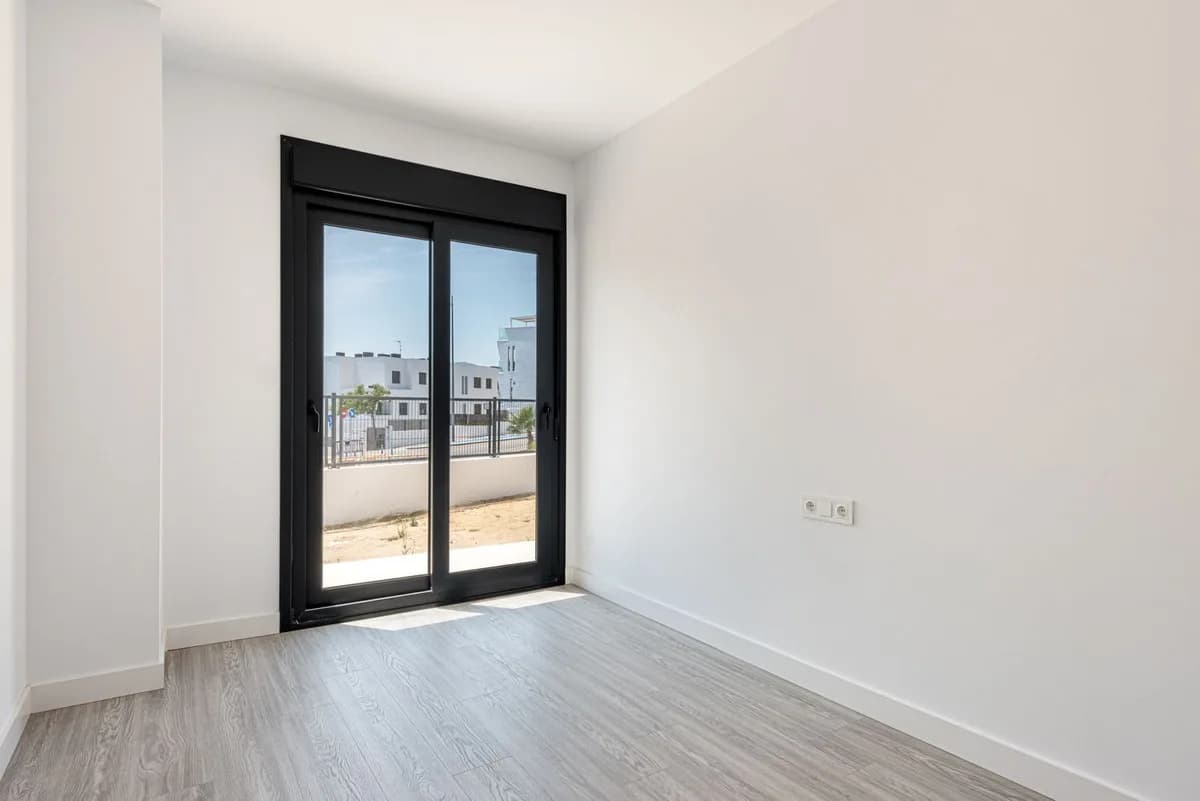 2 Bedroom Ground Floor Apartment for Sale in Estepona, Málaga - Image 9