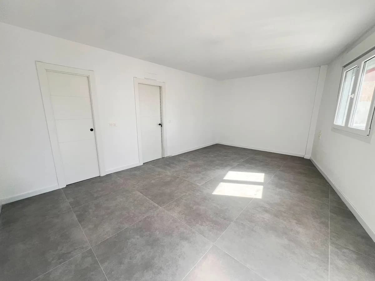 1 Bedroom Ground Floor Apartment for Sale in La Carihuela, Málaga - Image 7