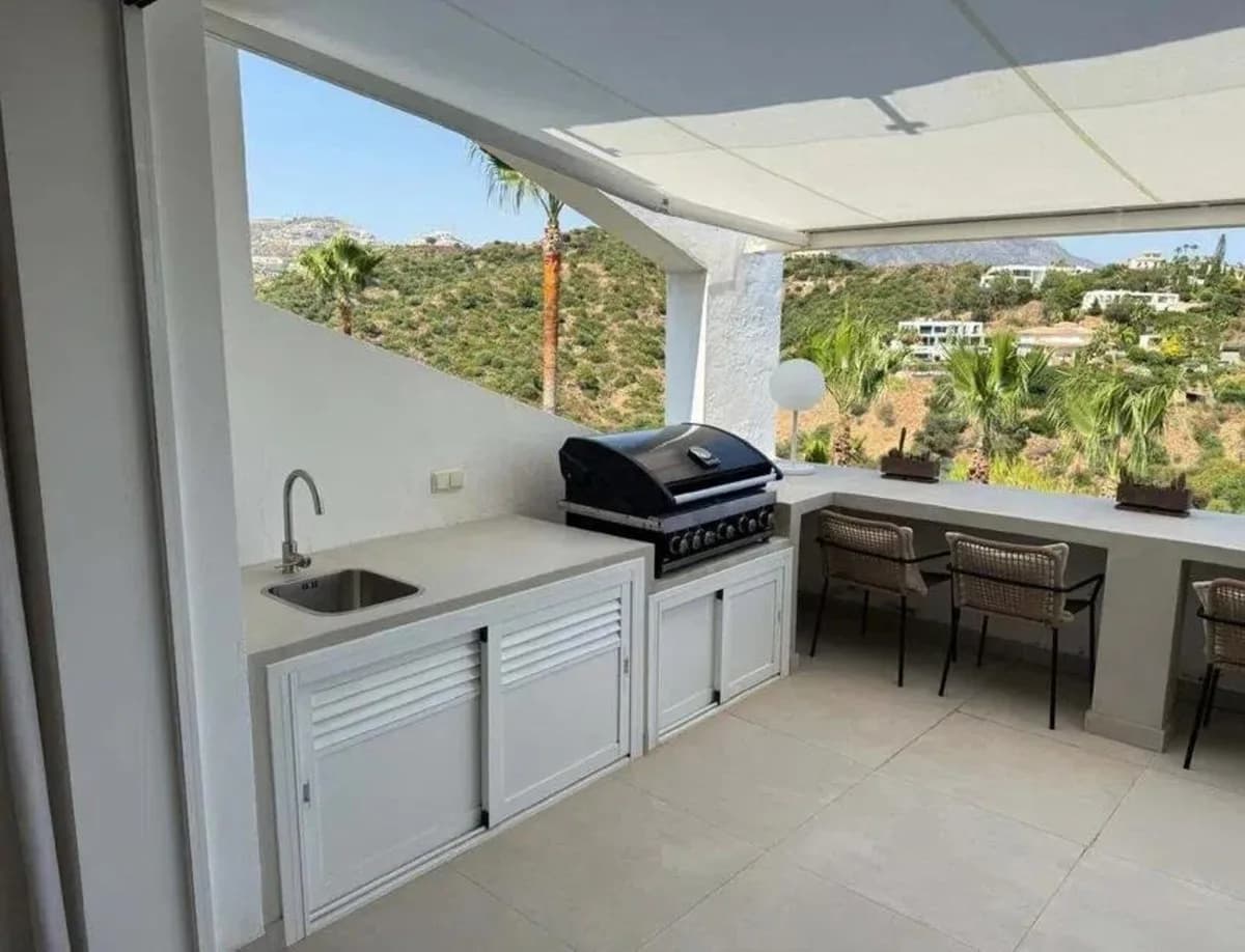 2 Bedroom Penthouse Duplex for Sale in La Quinta, Málaga - Image 2