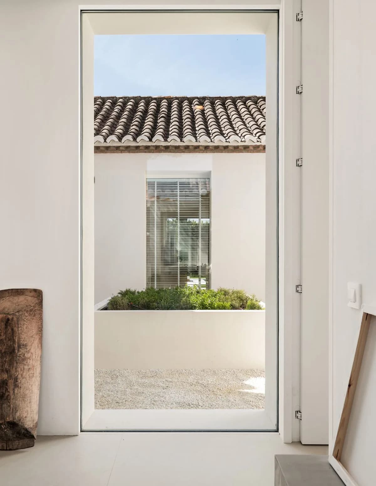 4 Bedroom Detached Villa for Sale in El Paraiso, Málaga - Image 3