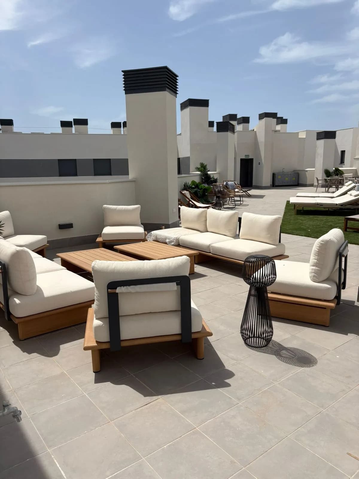 2 Bedroom Middle Floor Apartment for Sale in Las Lagunas, Málaga - Image 2